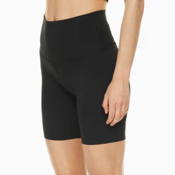 Aritzia TnaSLEEK™ Cheeky Hi-Rise 7" Short Size S  Moon Dust Grey Excellent Cond. - Picture 2 of 6